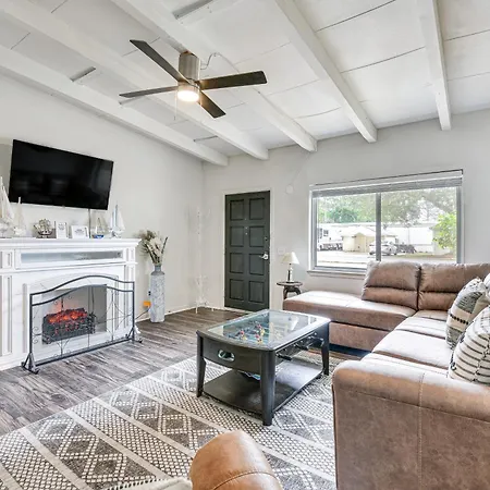 Fort Walton Beach Townhome Less Than 1 Mi To Downtown!